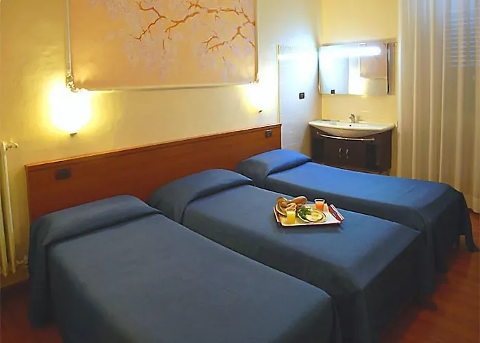 America Hotel *