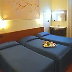 America Hotel *